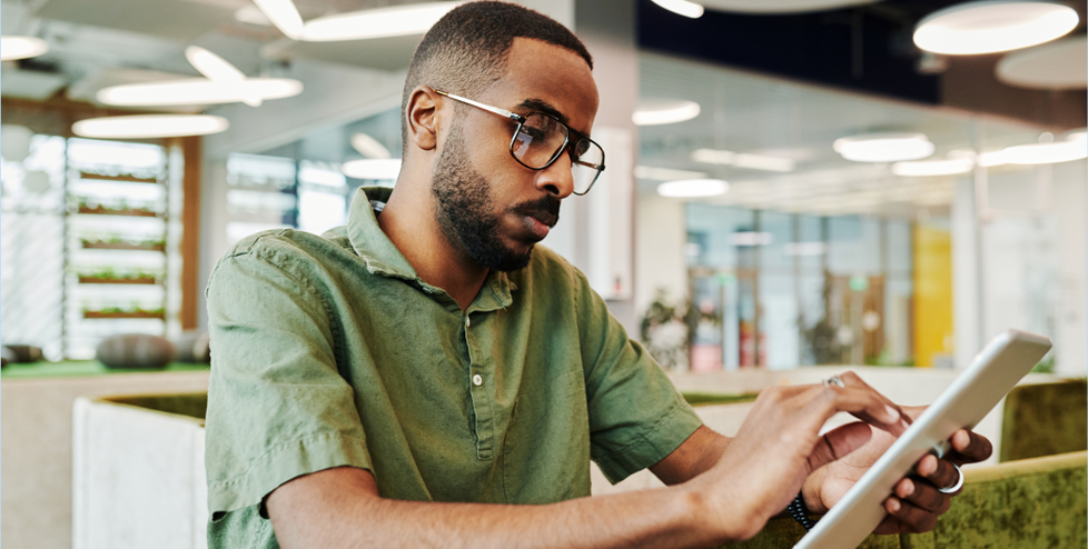 A man using an online severance pay calculator on his phone to estimate his termination entitlement in Ontario