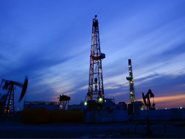 Alt text: Twilight over an oil drilling rig, evoking the resource-sector employer in the Leschuk constructive dismissal case